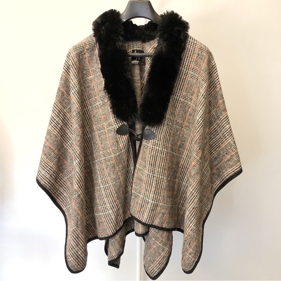 Vintage brown & beige plaid cape/poncho with black faux fur collar. - Picture 11 of 12